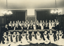 826483 Groepsportret van de eindexamengroep 1946 van zusters in opleiding in het Diakonessenhuis (Bosboomstraat 1) te ...